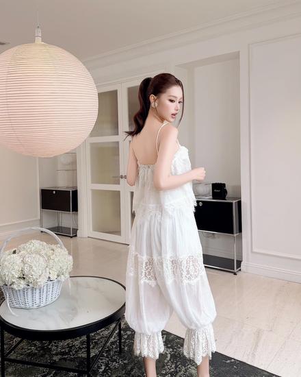 เซ็ตเสื้อสายเดี่ยวลูกไม้ขาว + กางเกงลูกไม้ รหัส LWT04