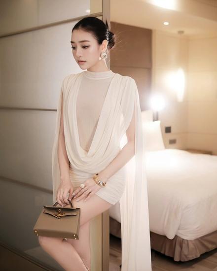 เดรสสั้นครีม ผ้าคลุมไหล่ยาว รหัส SWT03